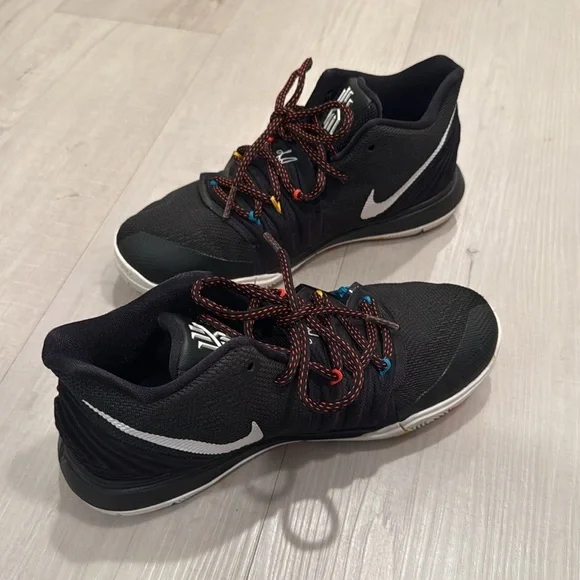 Friends Kyrie 5 - Picture 5 of 7